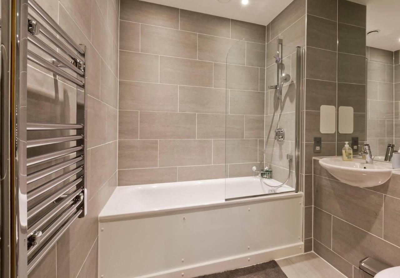 2-bed Only 15 Mins From * Londra