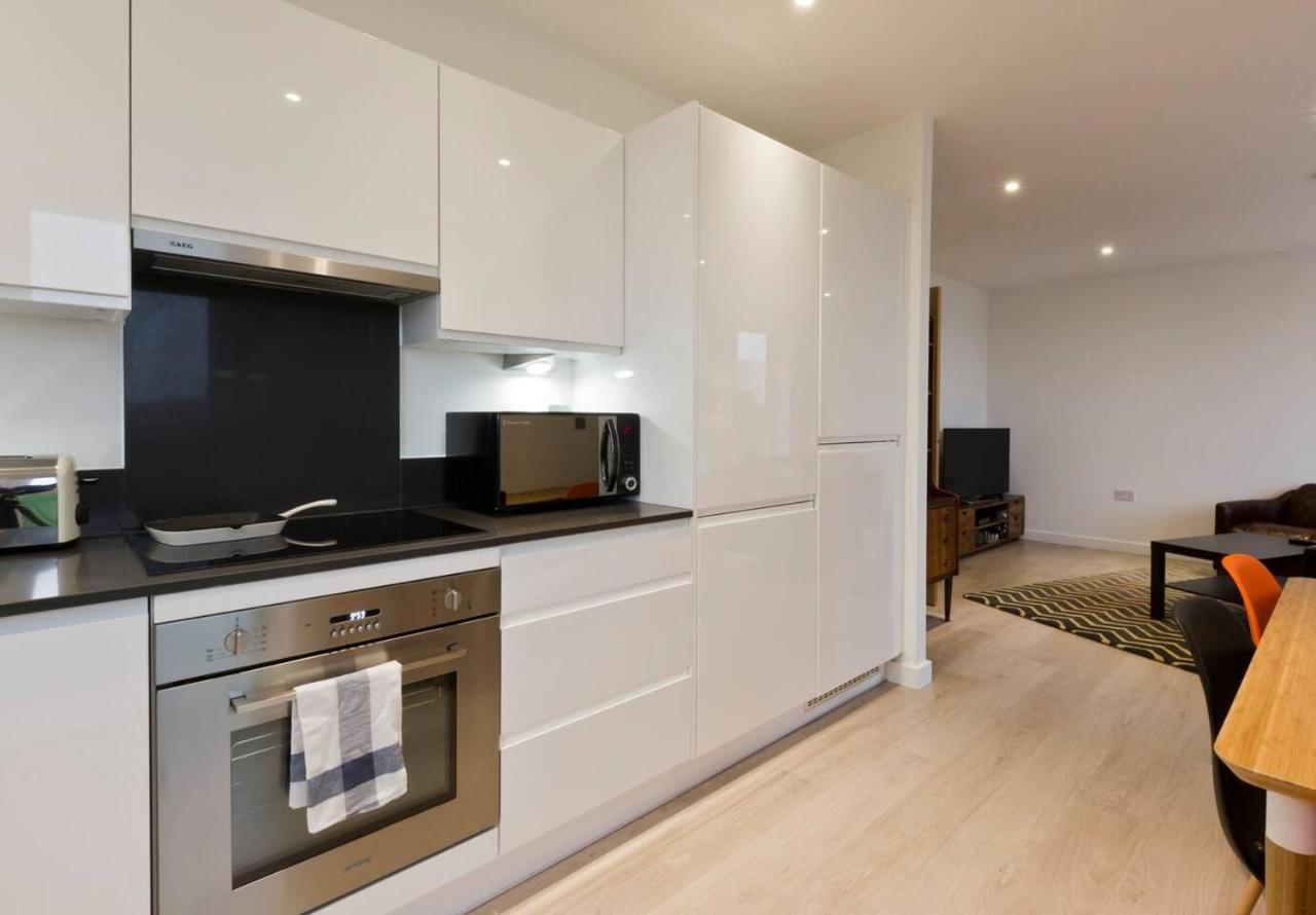2-bed Only 15 Mins From
