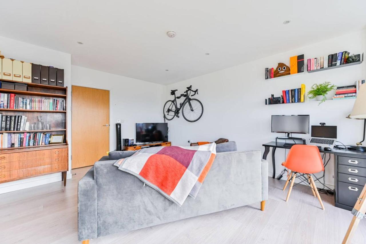2-bed Only 15 Mins From Appartamento