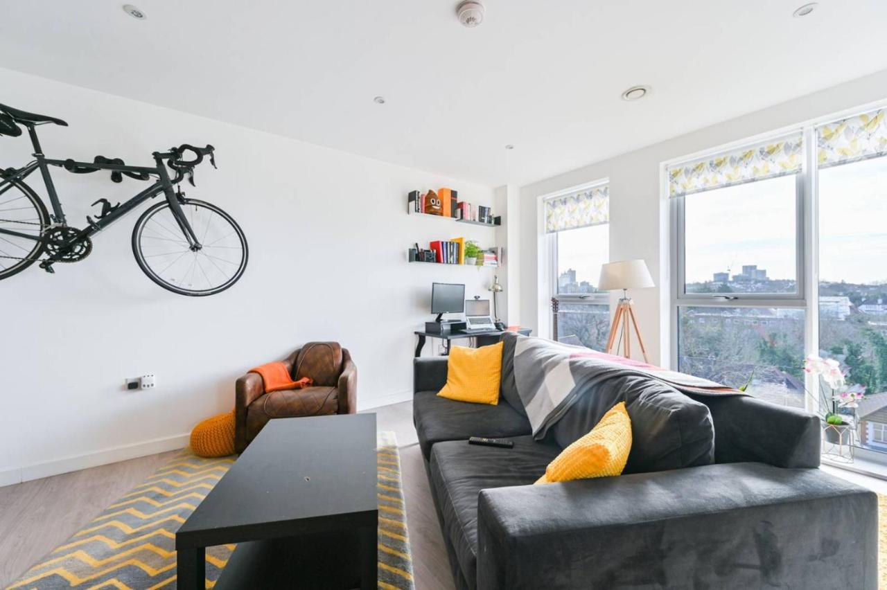 2-bed Only 15 Mins From